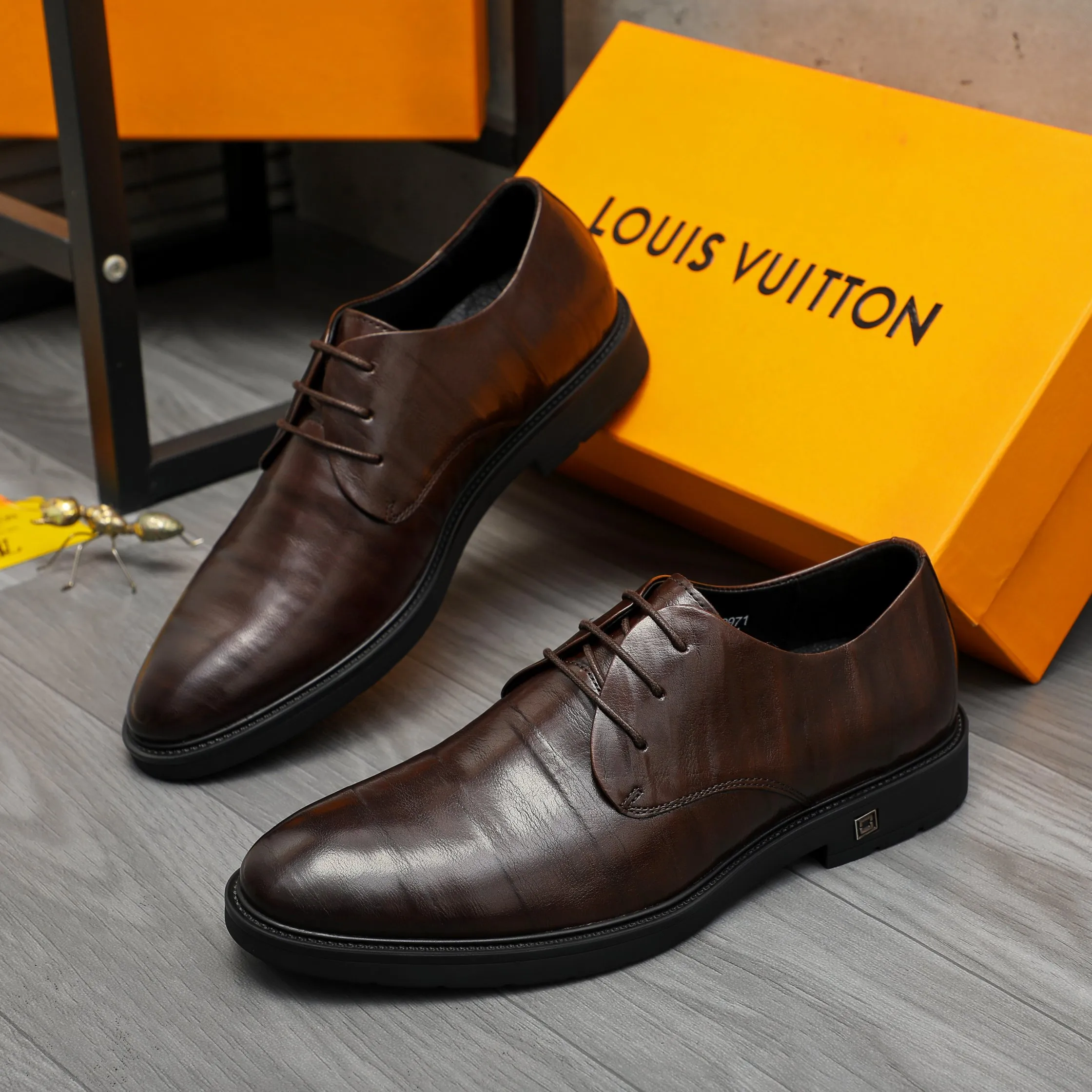 Men's shoes 💰p442 Product trademark: LV (Louis Vuitton) business lace-up leather shoes Regular size: 38-46 (45.46 custom-made, non-refundable) Product materials: Selected high-quality color-brushed cowhide upper, cowhide lining, rubber outsole